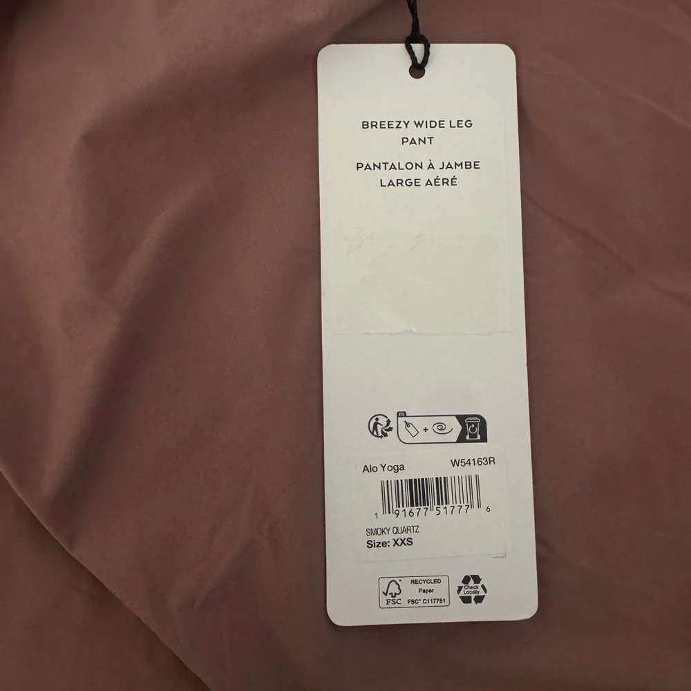 ALO Yoga Breezy Wide Leg Pant in Smoky Quartz (Long) - Picture 4 of 4